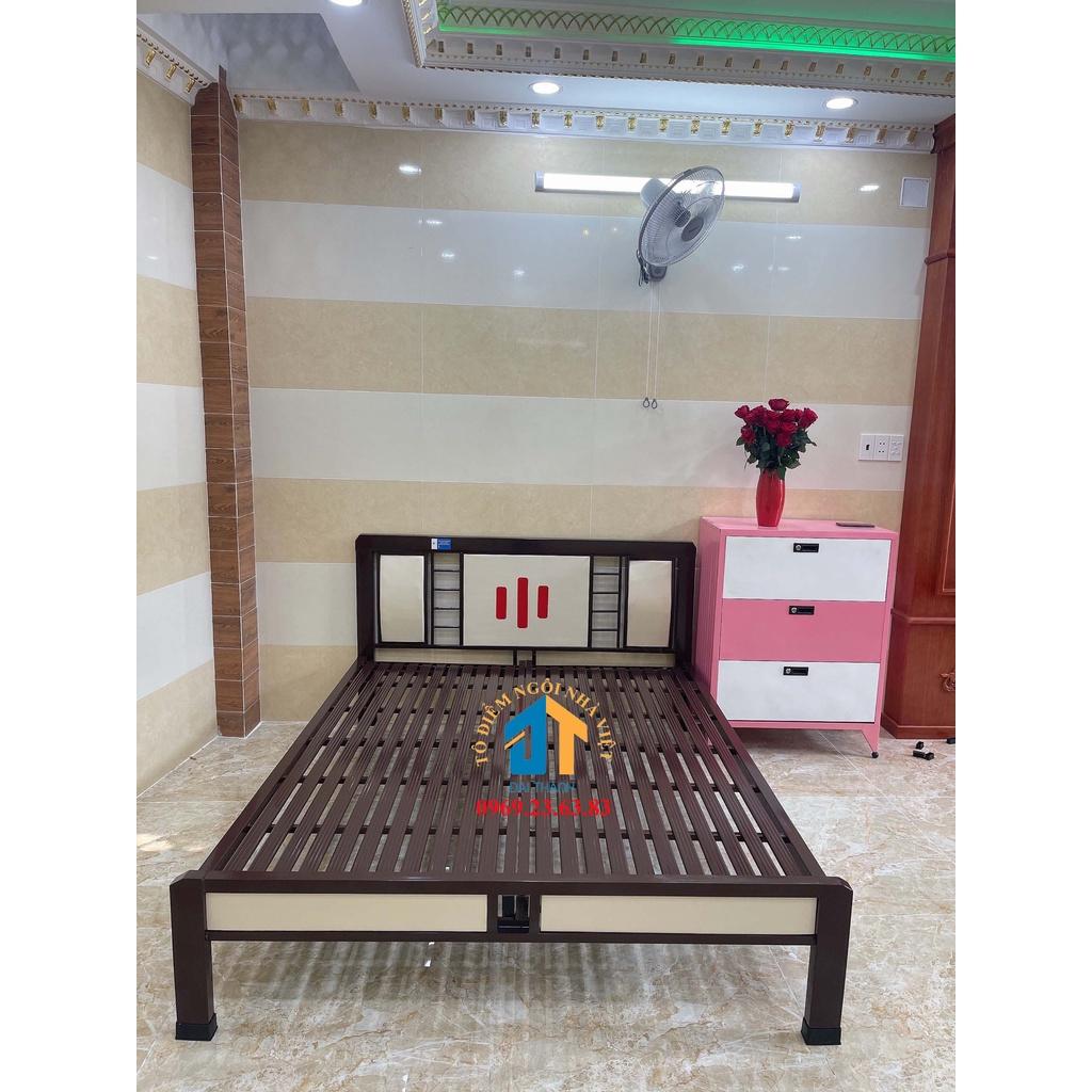 Giường ngủ sắt kiểu gỗ hộp 48 kích thước 1m8x2m – DT01
