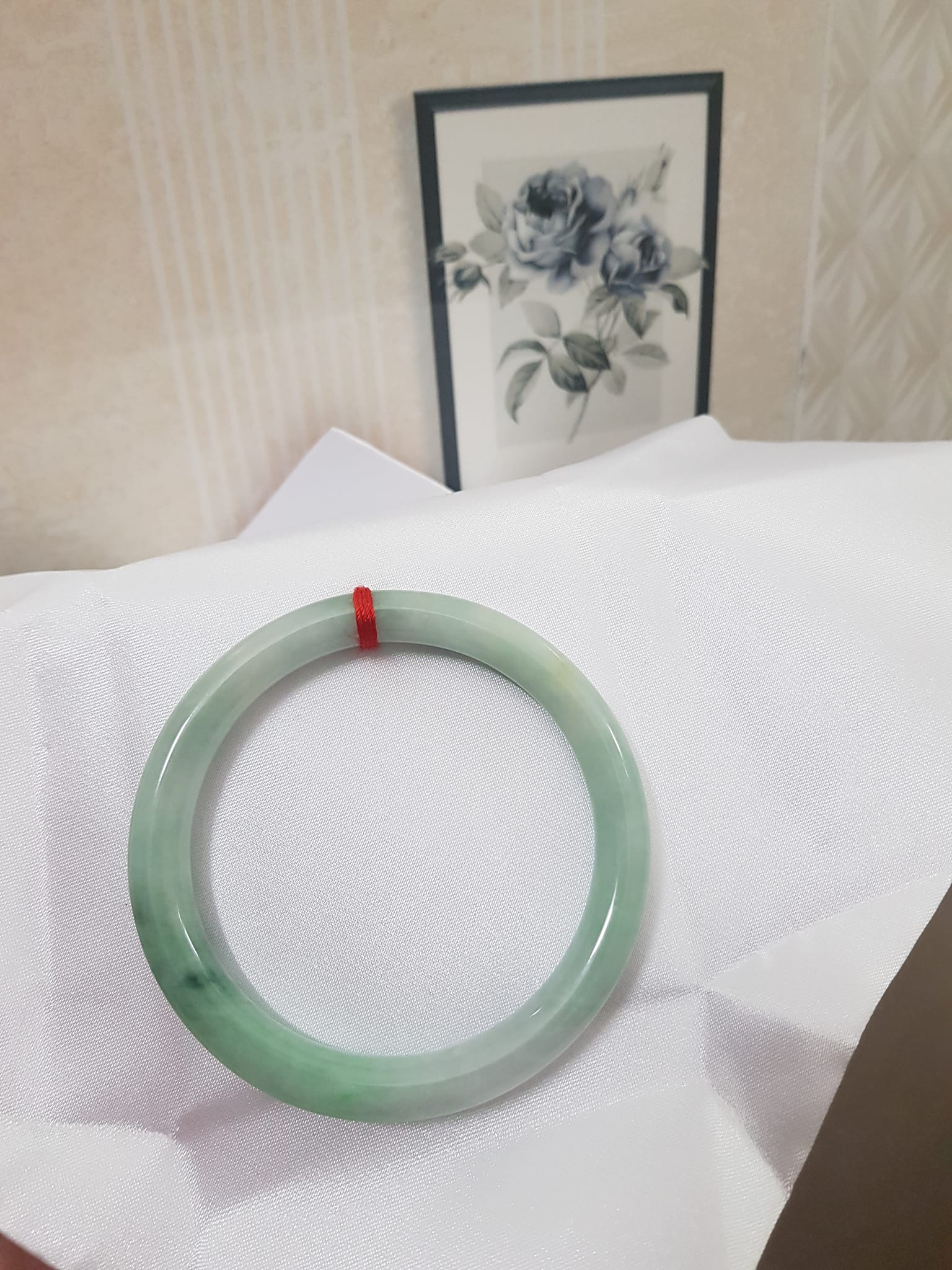 Vòng cẩm thạch Xanh Ngọc Mơ Đẹp 58mm x Dầy 8mm Chất liệu 100% đá cẩm thạch tự nhiên Màu xanh ngọc mơ nhẹ nhẹ bóng đẹp sang nữ 56kg - 68kg đeo đẹp ạ