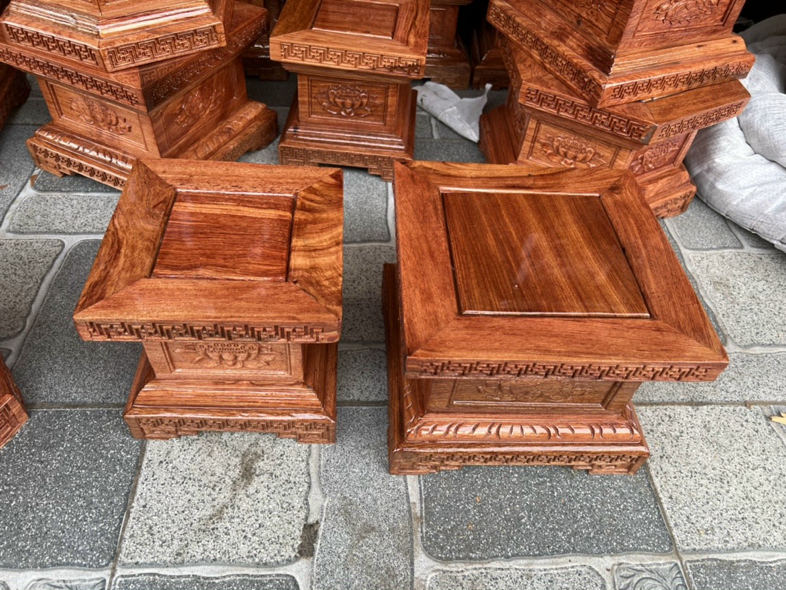 Đôn vuông kê tượng gỗ hương -kỷ chiện-Đôn chân loa gỗ cao 20 cm mặt vuông 35 cm