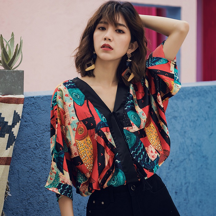 Áo kiểu oversize họa tiết lạ phong cách retro – A12235