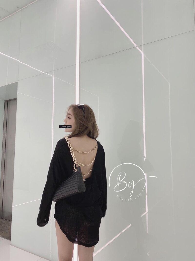 Áo thun dây xích đan lưng