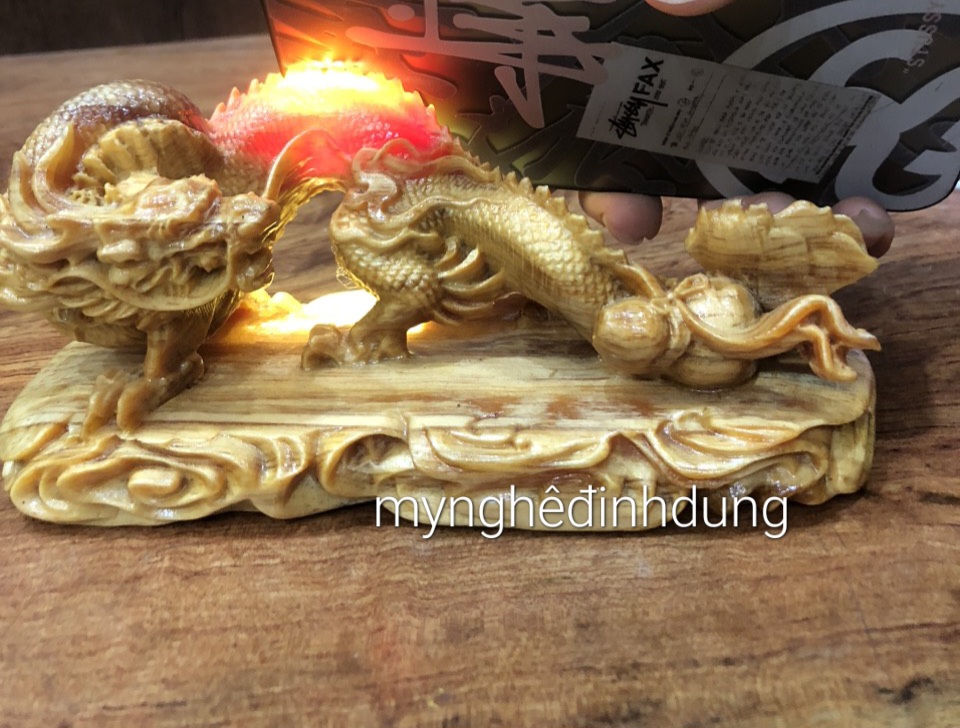 Tượng con rồng phong thủy cầu tài lộc bằng gỗ huyết long kt 20×10×8cm