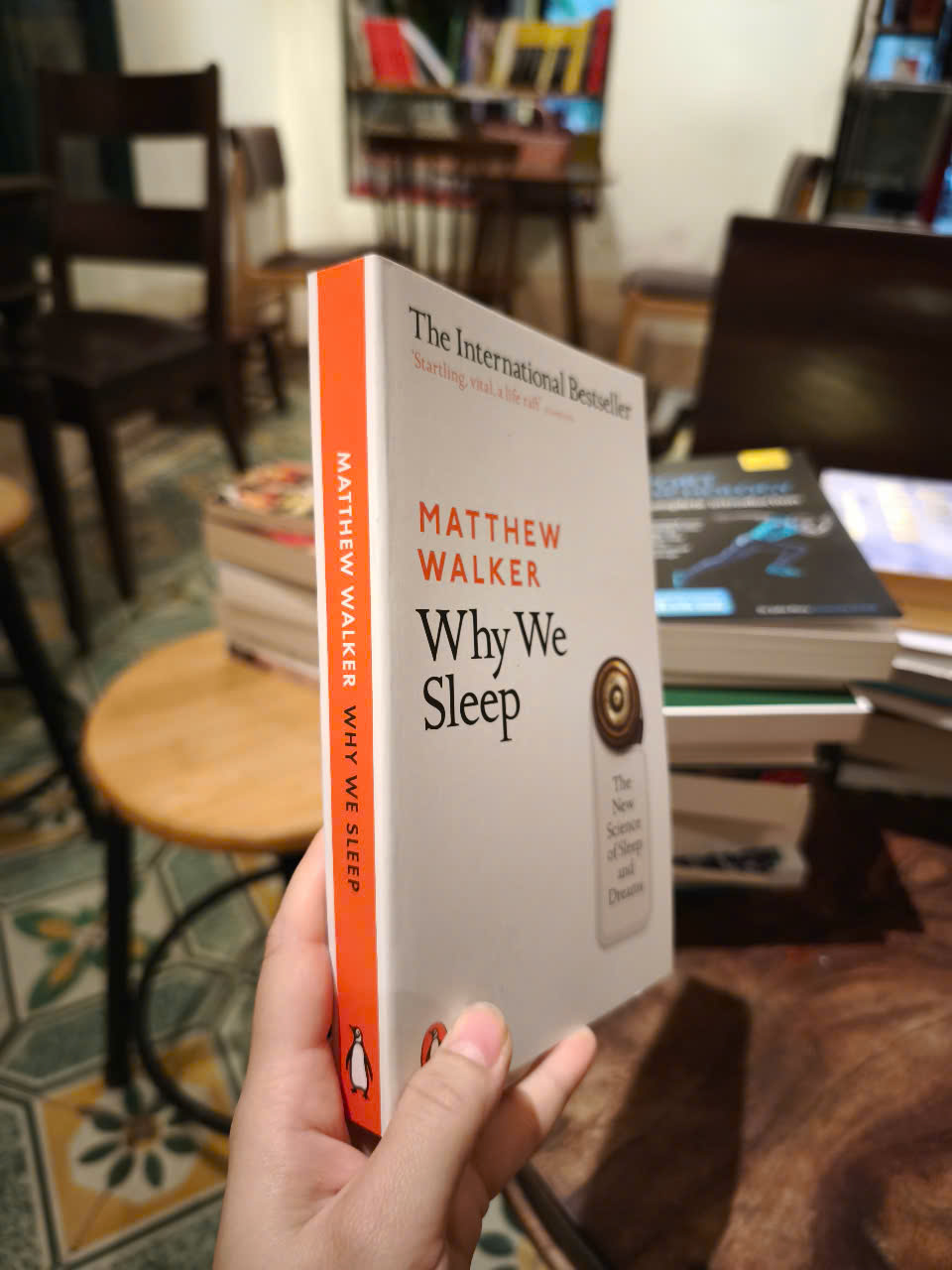 Sách - Why We Sleep: The New Science of Sleep and Dreams by Matthew Walker - Nonfiction / Science / Health in English