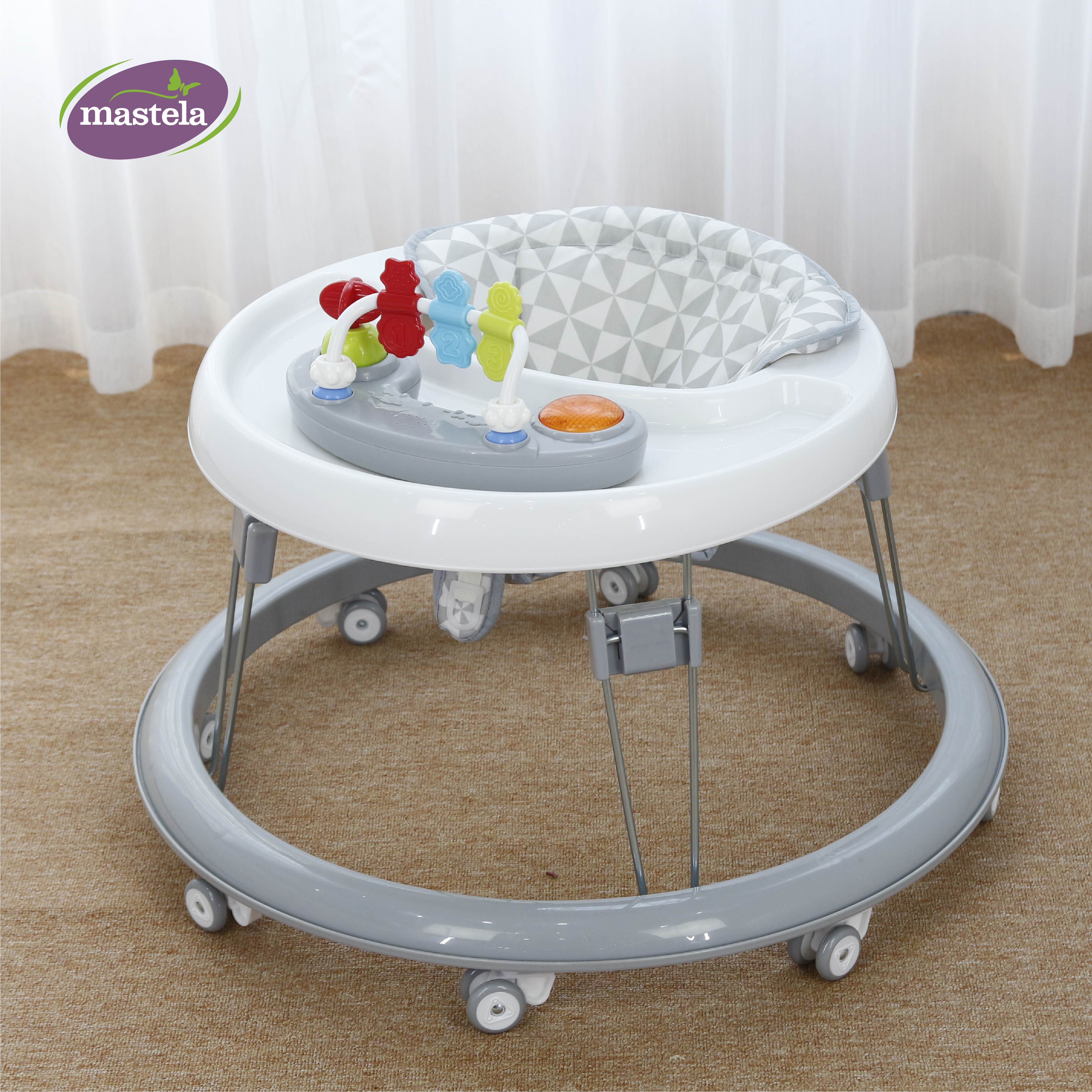 Xe tập đi cho bé có đồ chơi và nhạc Mastela W2002, bánh xe cao su hãm di chuyển theo quán tính siêu nhẹ xoay 360 độ mặt bàn ăn dặm, bánh xe silicon chống ồn - Tiêu chuẩn JIS Nhật Bản
