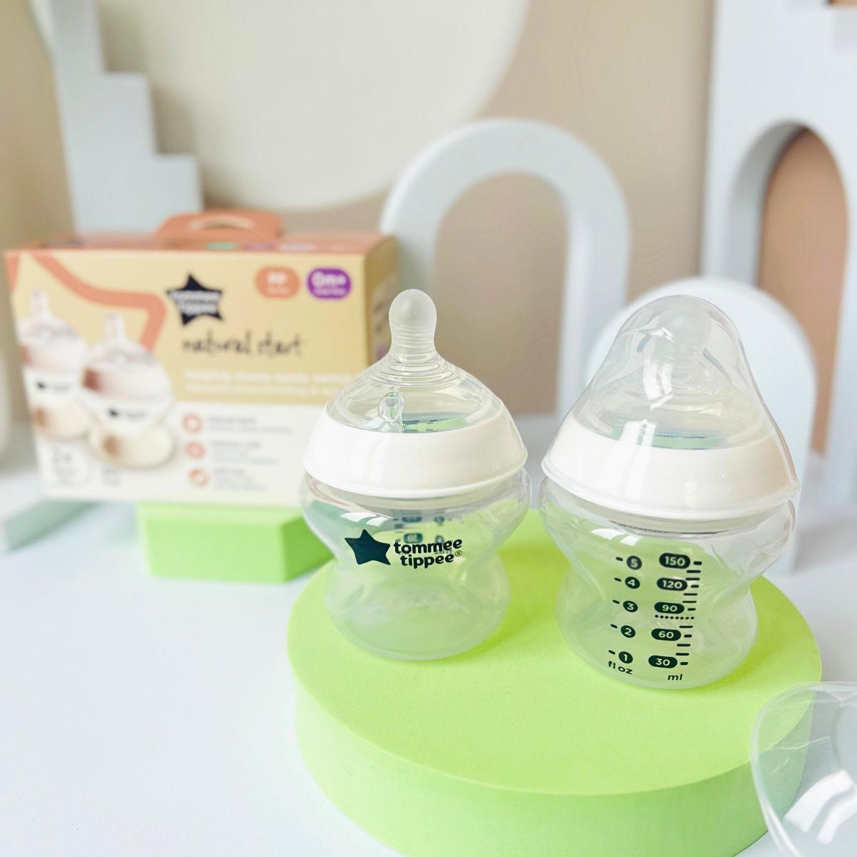 Bình Sữa Ty Siêu Mềm Tự Nhiên Tommee Tippee Natural Start 150ml, Núm Ty Đi Kèm 0-3 Tháng (Bình đôi)