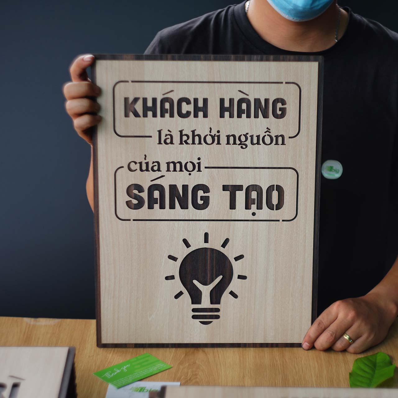 Tranh khẩu hiệu văn phòng TBIG103: Khách hàng là khởi nguồn của mọi sáng tạo