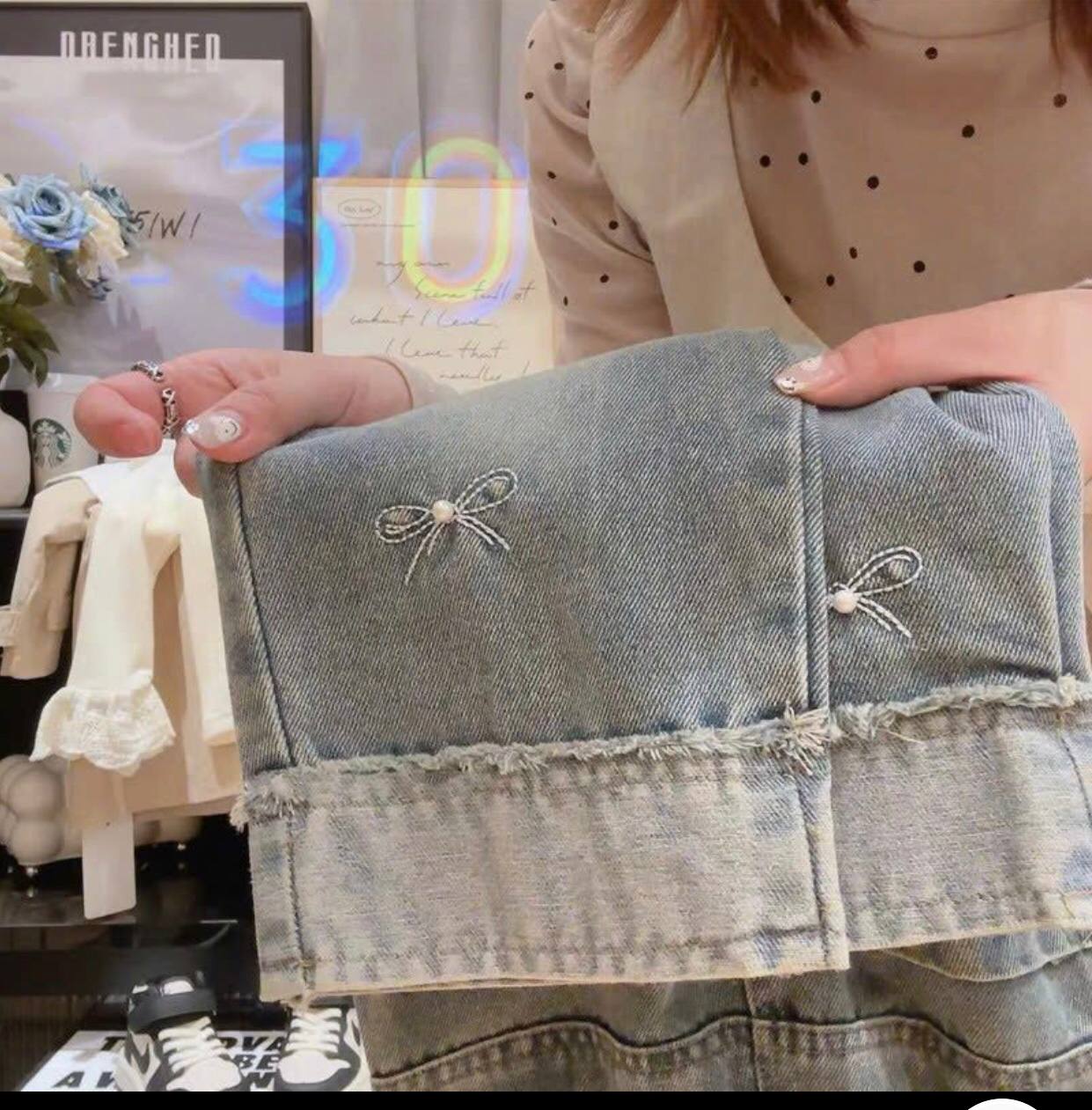 Quần jeans suông bé gái thêu nơ, phối gấu NeSa shop, chất vải mềm, mịn, mát, Quần bò bé gái thời trang từ 12-31kg