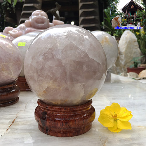 Quả Cầu Phong Thủy Đá Thạch Anh Hồng Tự Nhiên QC774 nặng 2.8kg đường kính 13cm  – Vật phẩm phong thủy may mắn