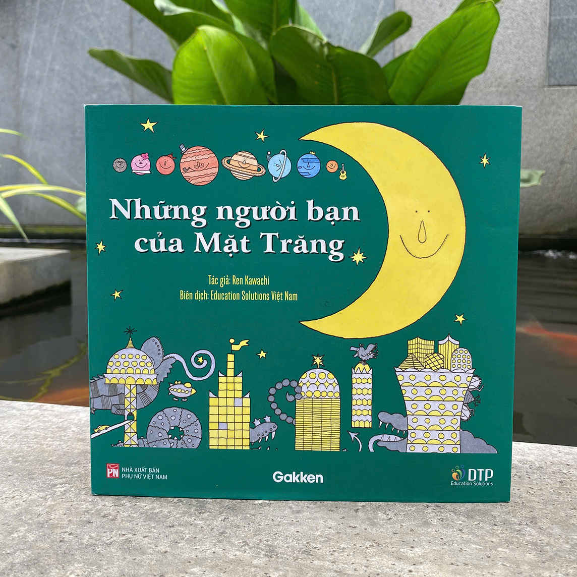 Sách Những người bạn của Mặt Trăng