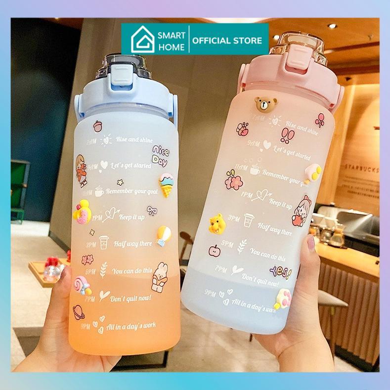 Bình nước 2 lít tặng Sticker dành cho người lười uống nước Fan House bình nước cute 2L có ống hút, vạch chia nhắc giờ