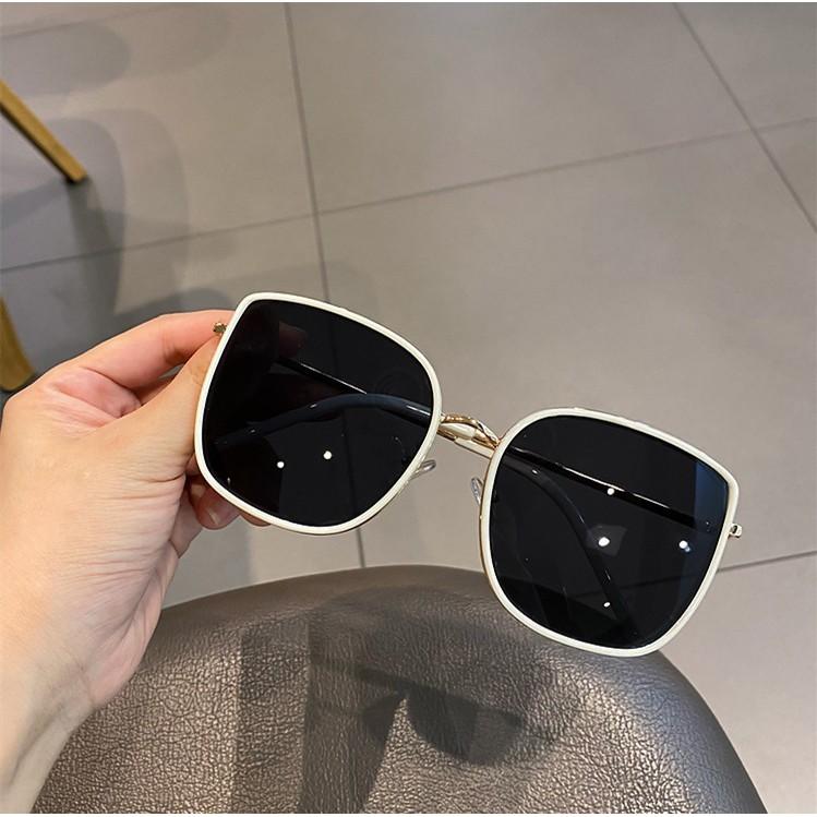 Kính mát nữ kính râm mầu đen oval bản lớn với 2 item lựa chọn