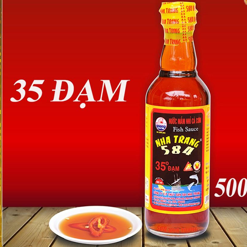 Thùng 6 chai Nước mắm Nhỉ Cá cơm 35 độ đạm- 584 Nha Trang- Chai PET - Chai 500ml, Date luôn mới nhất.