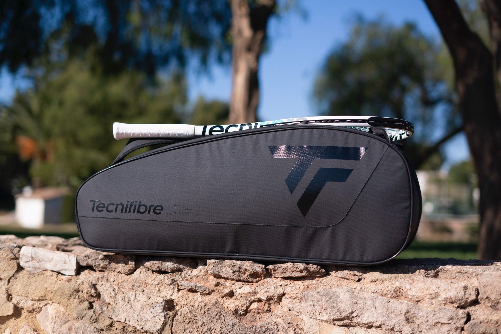 ￼Túi đựng vợt tennis Tour Endurance Ultra Black 12R - Chất liệu bạt chống thấm, 3 ngăn, kích thước 75x28x34,5cm - Bag