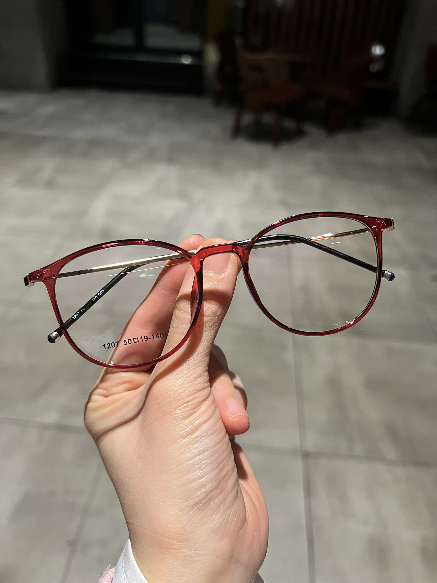 Kính Mắt tròn đỏ gọng kim loại nhẹ