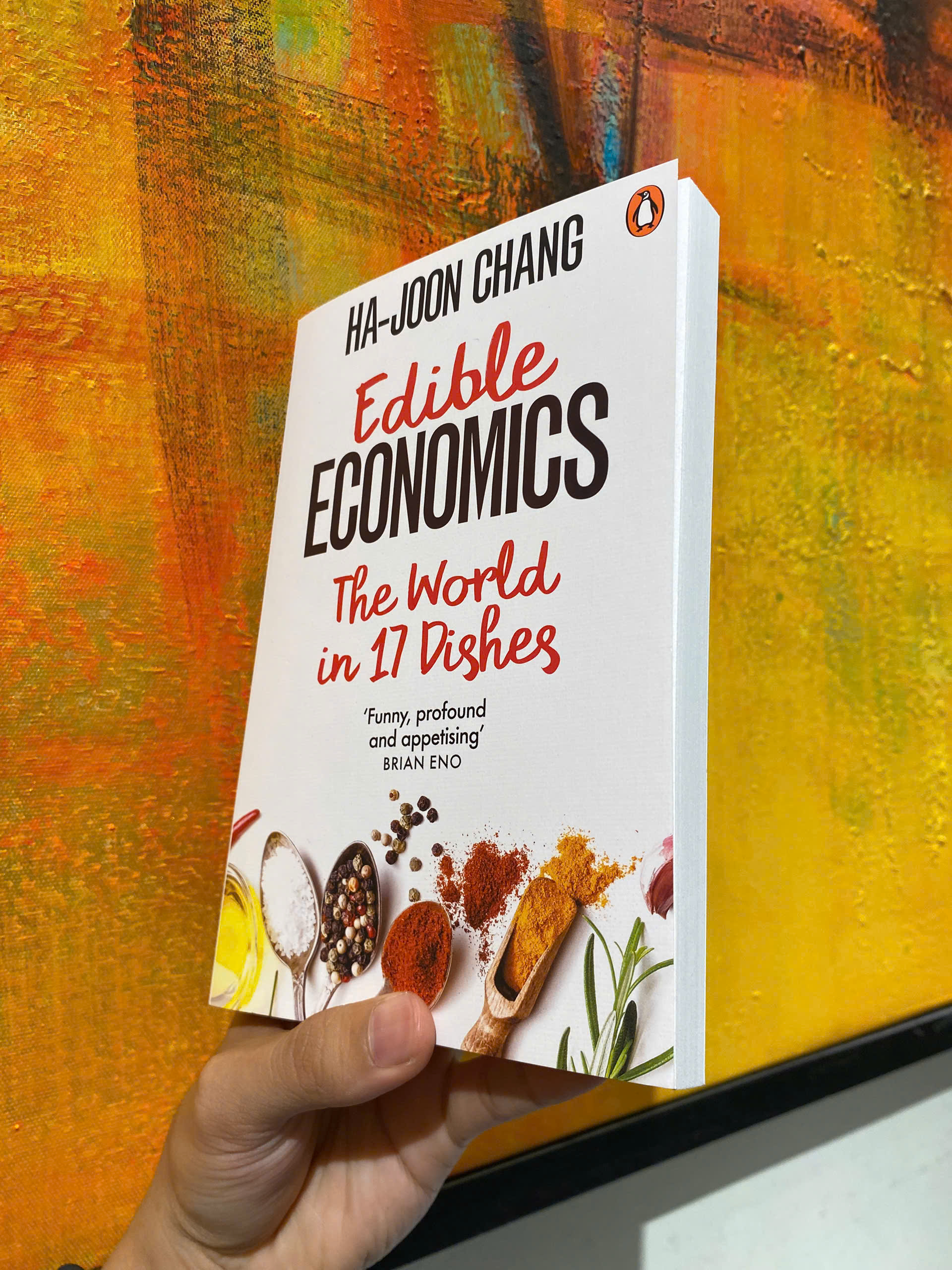 Sách - Edible Economics: A Hungry Economist Explains the World by Ha-Joon Chang - Kinh tế, Kinh doanh tiếng Anh / Business &amp; Economics / Politics / Finance English Book
