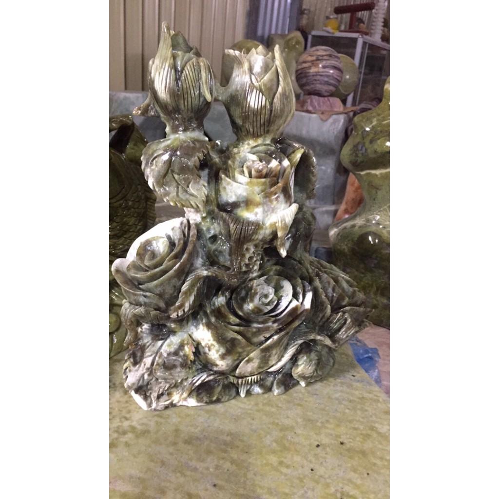 Hoa hồng điêu khắc từ đá ngọc serpentine cao 33 cm