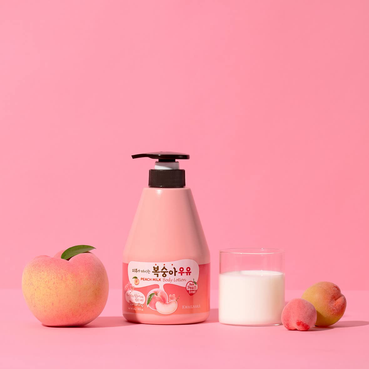 Sữa dưỡng thể đào và sữa ong chúa Welcos Kwailnara Milk Body Lotion dưỡng ẩm và tái tạo da Hàn Quốc 560 g