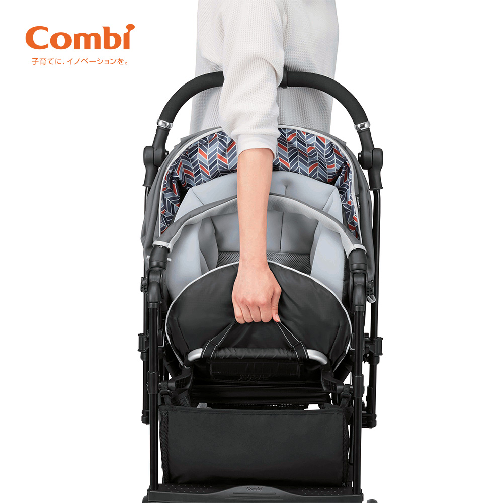 Xe đẩy Combi Sugocal Compact 4 bánh quay tự động màu đỏ/màu ghi