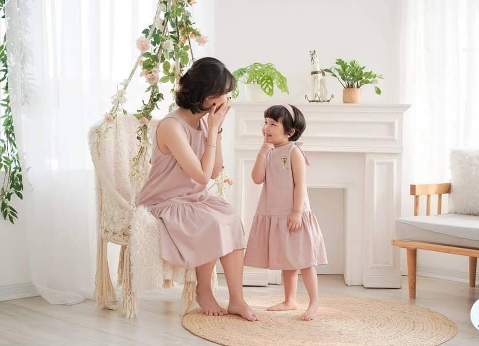 Váy linen ba lỗ thêu (đồ đôi mẹ và bé)