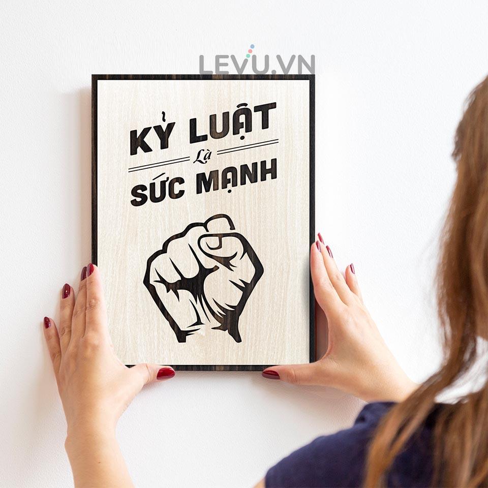 Tranh khẩu hiệu văn phòng LEVU LV012 "Kỷ luật là sức mạnh"