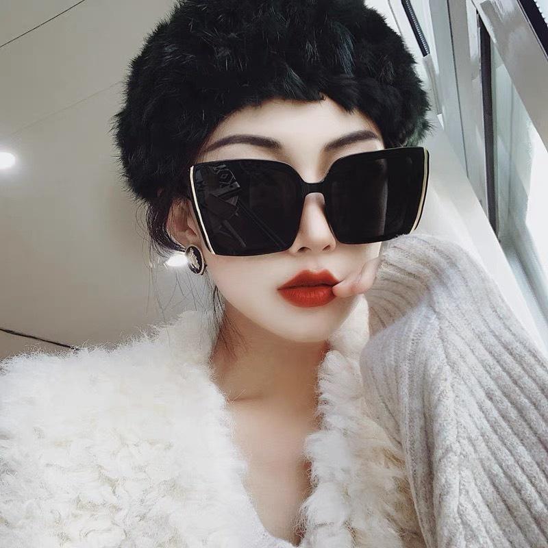 Kính râm nữ nhựa sang chảnh dáng vuông đi biển