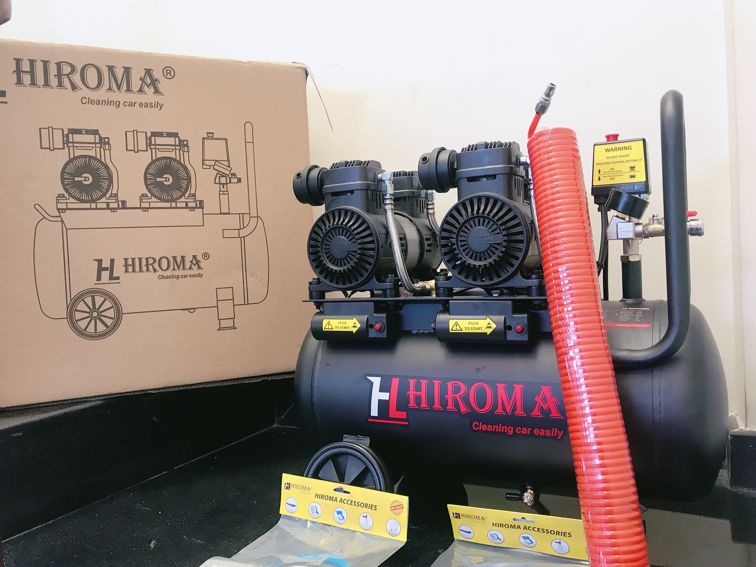 Máy nén khí chính hãng HIROMA Model DHL - 0550 Plus dung tích 50 lít động cơ mới siêu nạp Supercharger, máy cực đẹp nạp hơi cực kỳ nhanh chóng là mẫu máy nén khí được ưa chuộng nhất