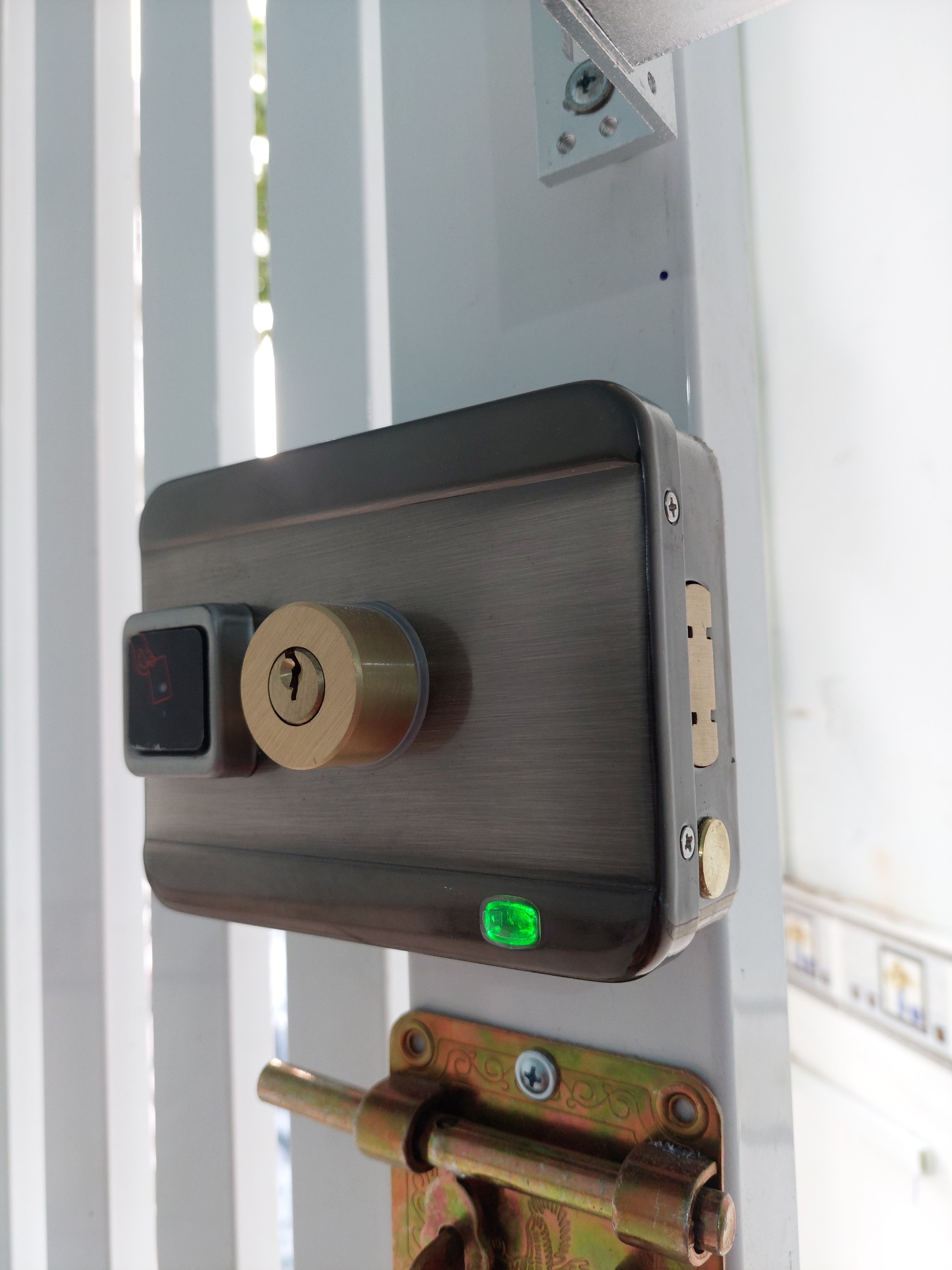 Bộ khóa cửa quản lý trên điện thoại HF3 wifi với khóa thẻ từ chốt ngang + khóa nam châm ( Hàng nhập khẩu)