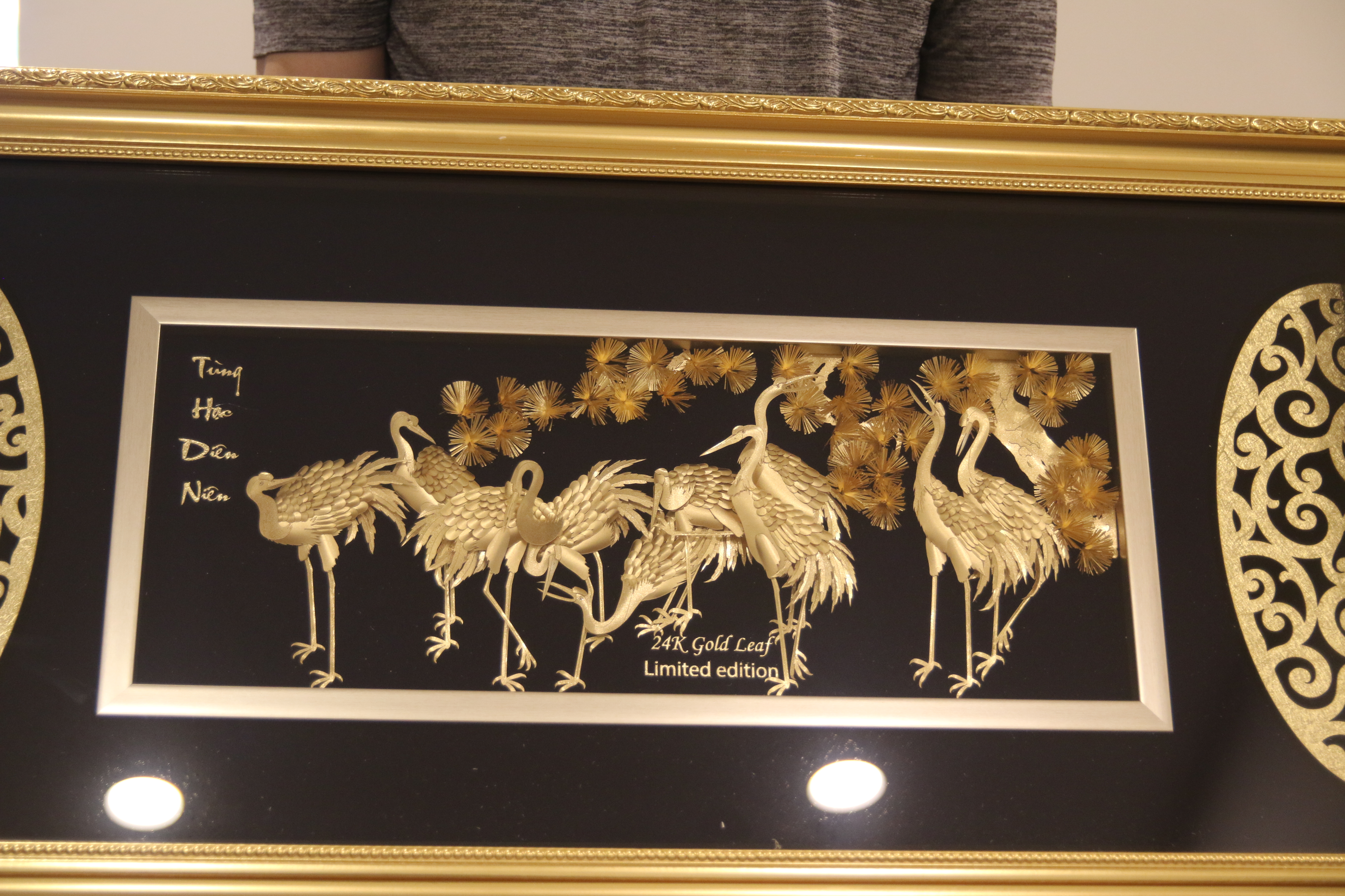 Tranh Tùng hạc diên niên dát vàng 24K 81x42cm