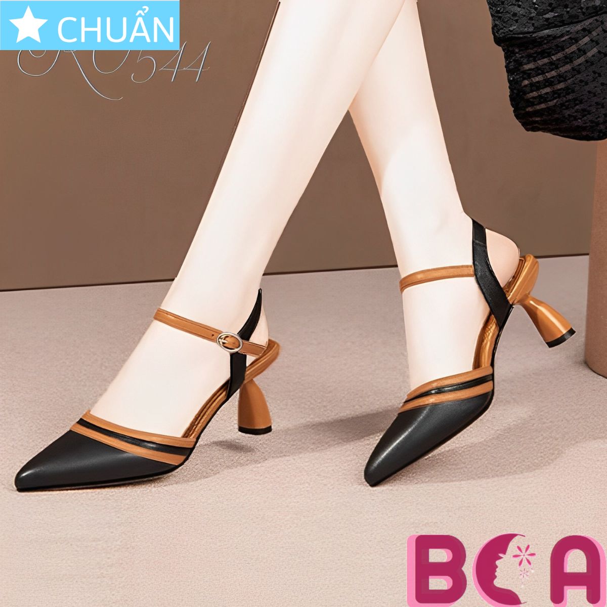 Giày cao gót nữ RO544 ROSATA tại BCASHOP phối màu sành điệu và thời trang, gót dấu phẩy độc đáo và lạ mắt