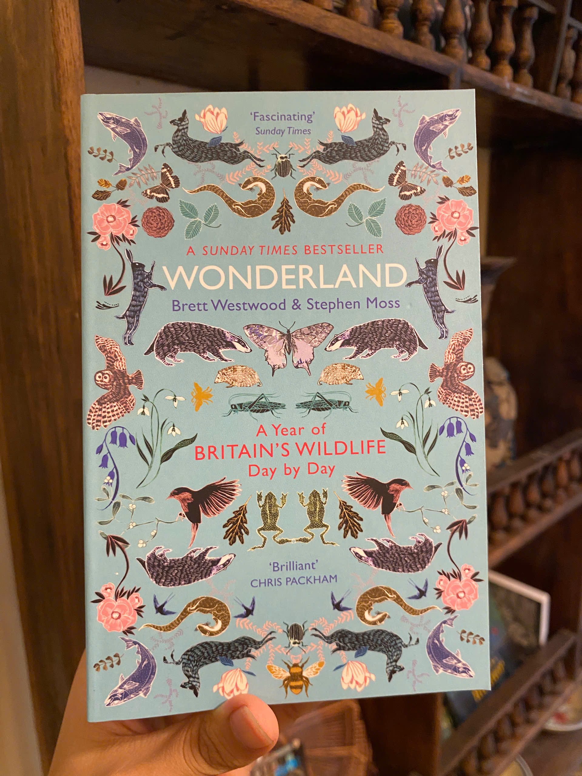 Sách - Wonderland: A Year of Britain's Wildlife, Day by Day by Brett Westwood | Biology Science Book