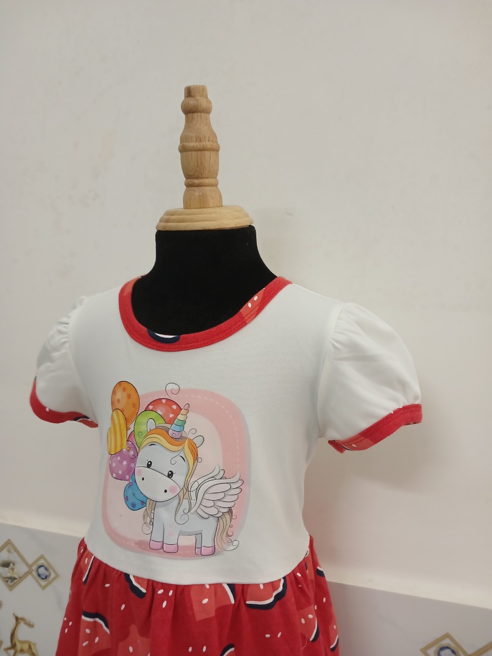 ĐẦM BÉ GÁI IN PONY TÙNG XÒE PHỐI TRẮNG - HV DƯA HẤU