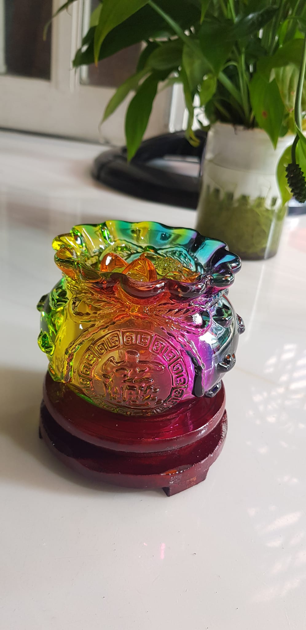 Tượng Phong Thủy Thố tụ tài tứ quý tài lộc mới màu tứ quý sáng đẹp 10 thỏi xiền vàng đá lưu ly tự nhiên đế gỗ size trung đk 11cm Cao 11cm cả đế thố cao 7,5cm Mệnh Kim Mộc Thủy Hỏa Thổ đặt bàn làm việc bàn thờ thần tài có ý nghĩa trong việc tăng tài vận ạ