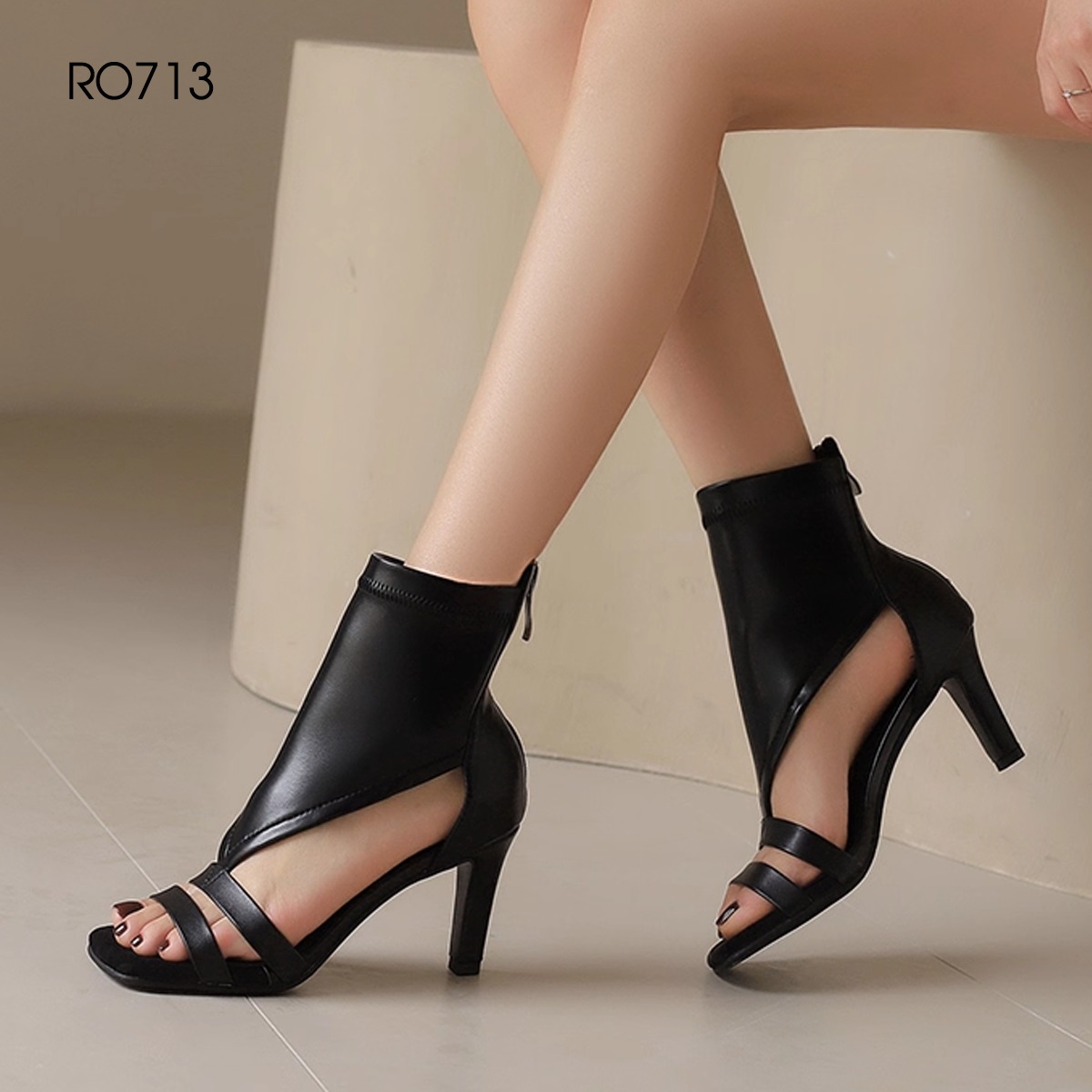 Sandal nữ cổ cao khóa kéo sau, gót nhọn ROSATA RO713 -9p- Đen - BKSTORE