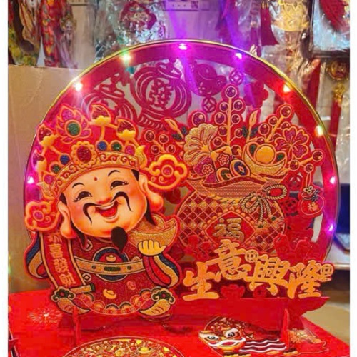 MẪU MỚI Thần Tài lắc đầu để bàn làm việc có Led, bàn khách, Khánh Liễn trang trí Tết , phụ kiện trang trí Năm Mới 2025 size lớn
