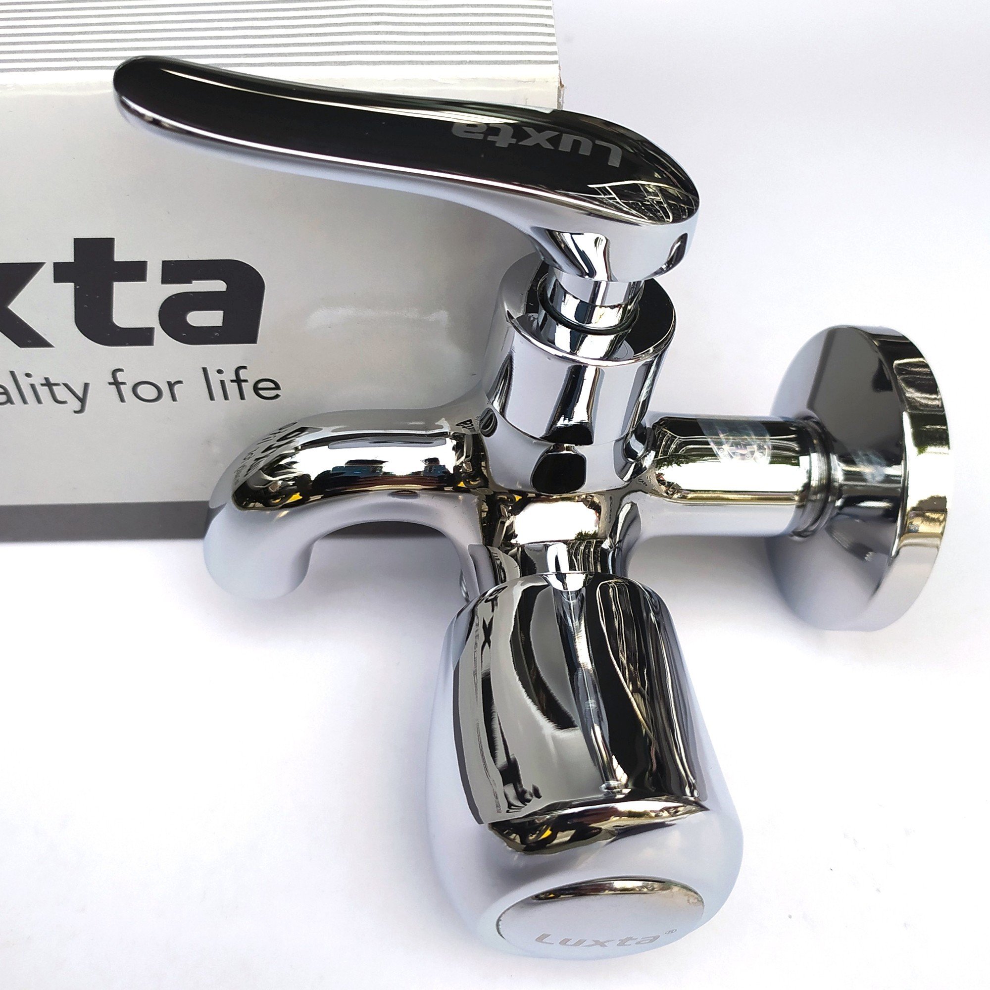 Củ Sen Tắm Lạnh Đồng Thau Mạ Crome LUXTA L2112M