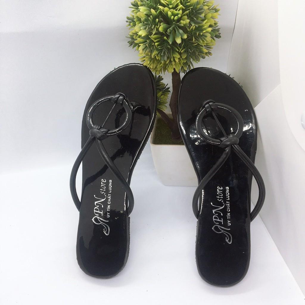 Dép Xỏ Ngón Quai Phối Khoá Tròn