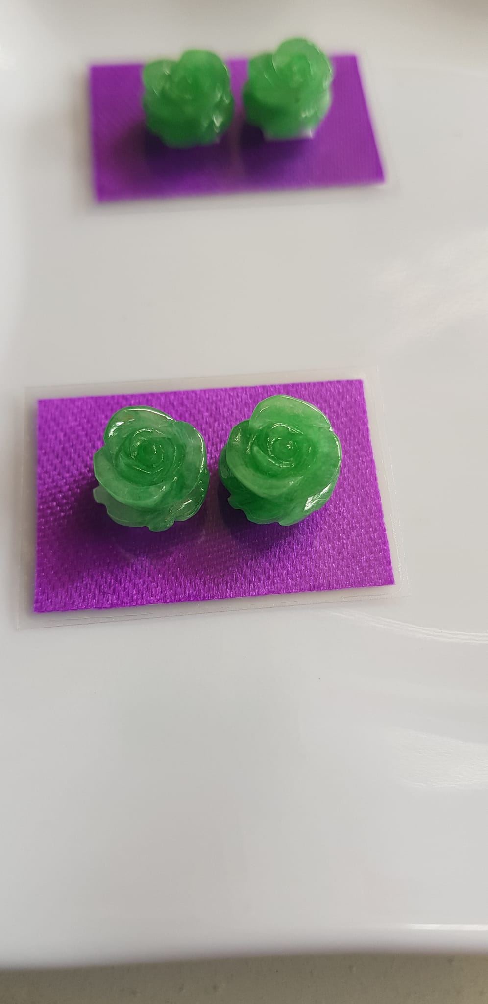 Đôi bông tai mới bông hồng nổi cao sịn đẹp xanh Ngọc tươi size đk 9,5mm x Cao 5mm Chất liệu đá ngọc cẩm thạch tự nhiên xanh ngọc tươi đều sịn bóng mượt đẹp nữ về bọc vàng lên đeo sang lắm ạ