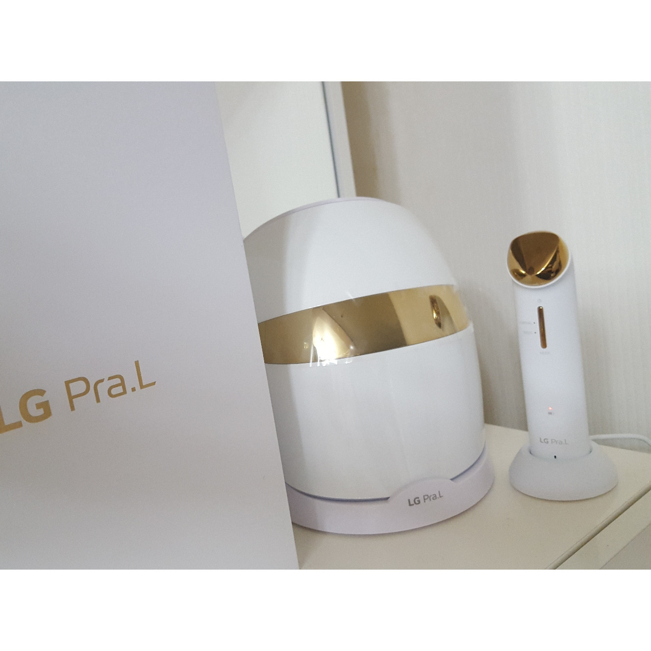 Mặt Nạ Ánh Sáng LG Pra.L Derma LED BWJ2 Hỗ Trợ Trị Nám Tàn Nhang Tăng Collagen