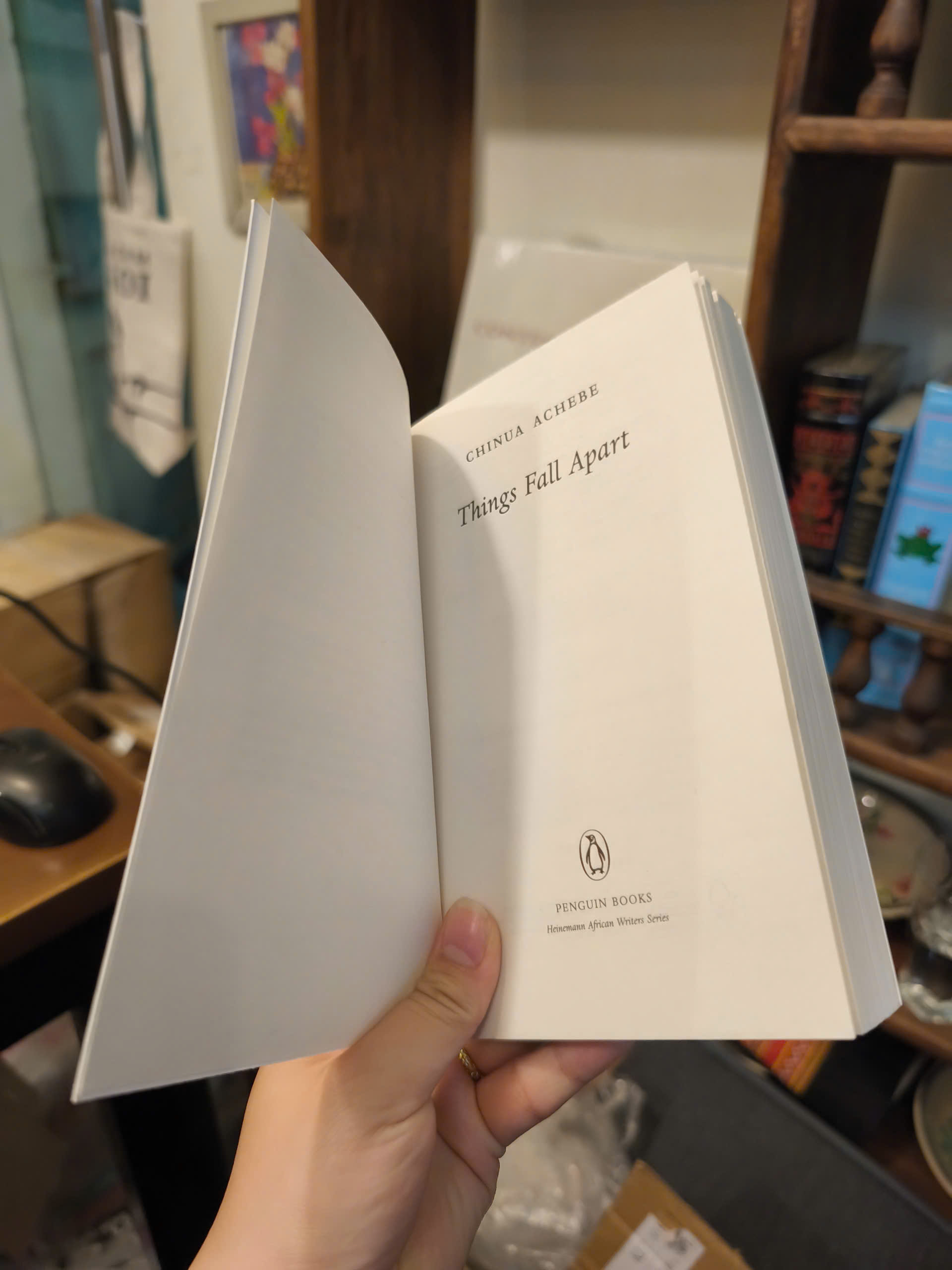 Sách - Things Fall Apart by Chinua Achebe - Fiction/Classics/Historical Fiction - Sách Ngoại Văn