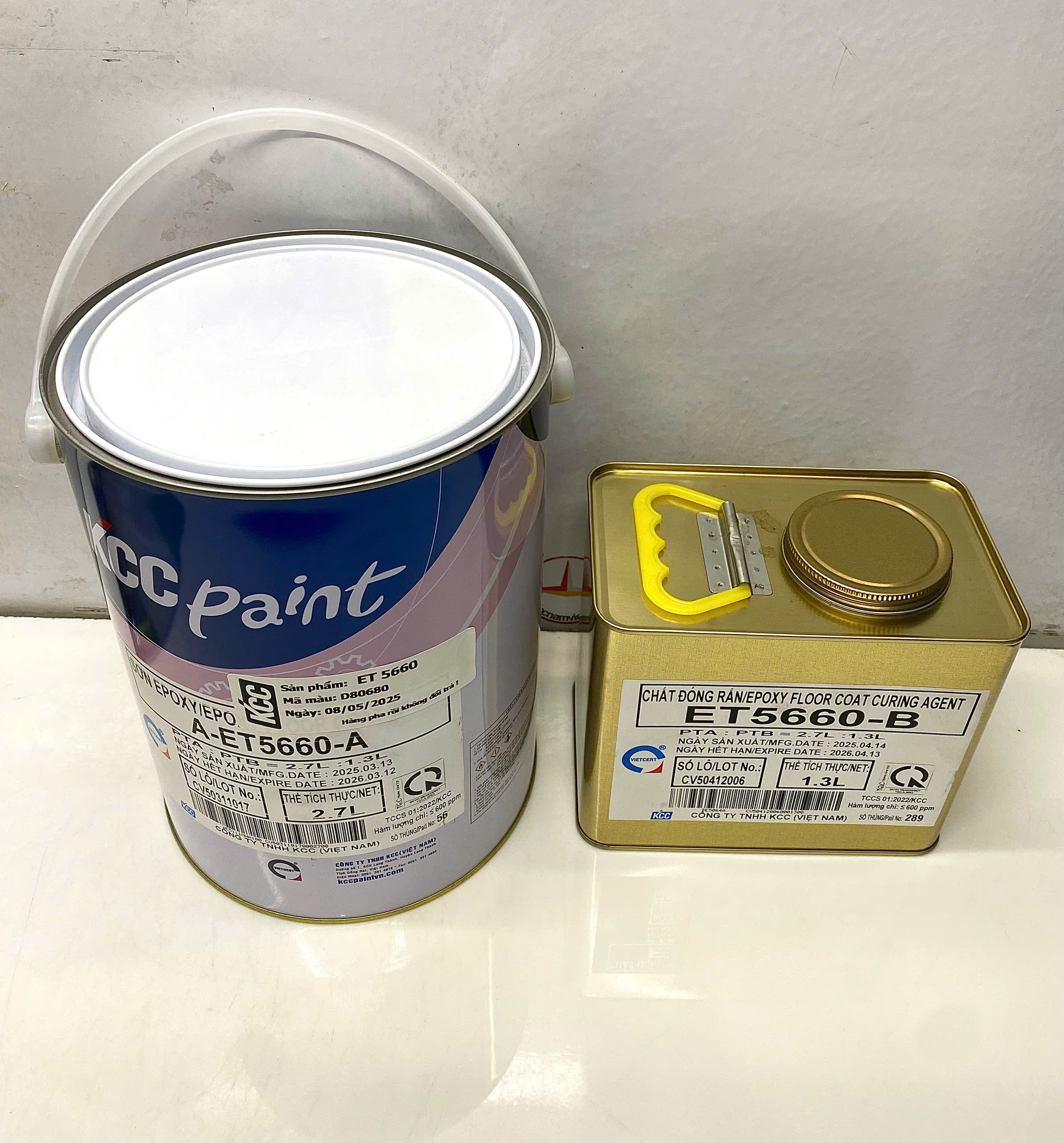 Sơn sàn bê tông epoxy KCC ET5660 Base A màu xám D80680 _ 4L/Bộ