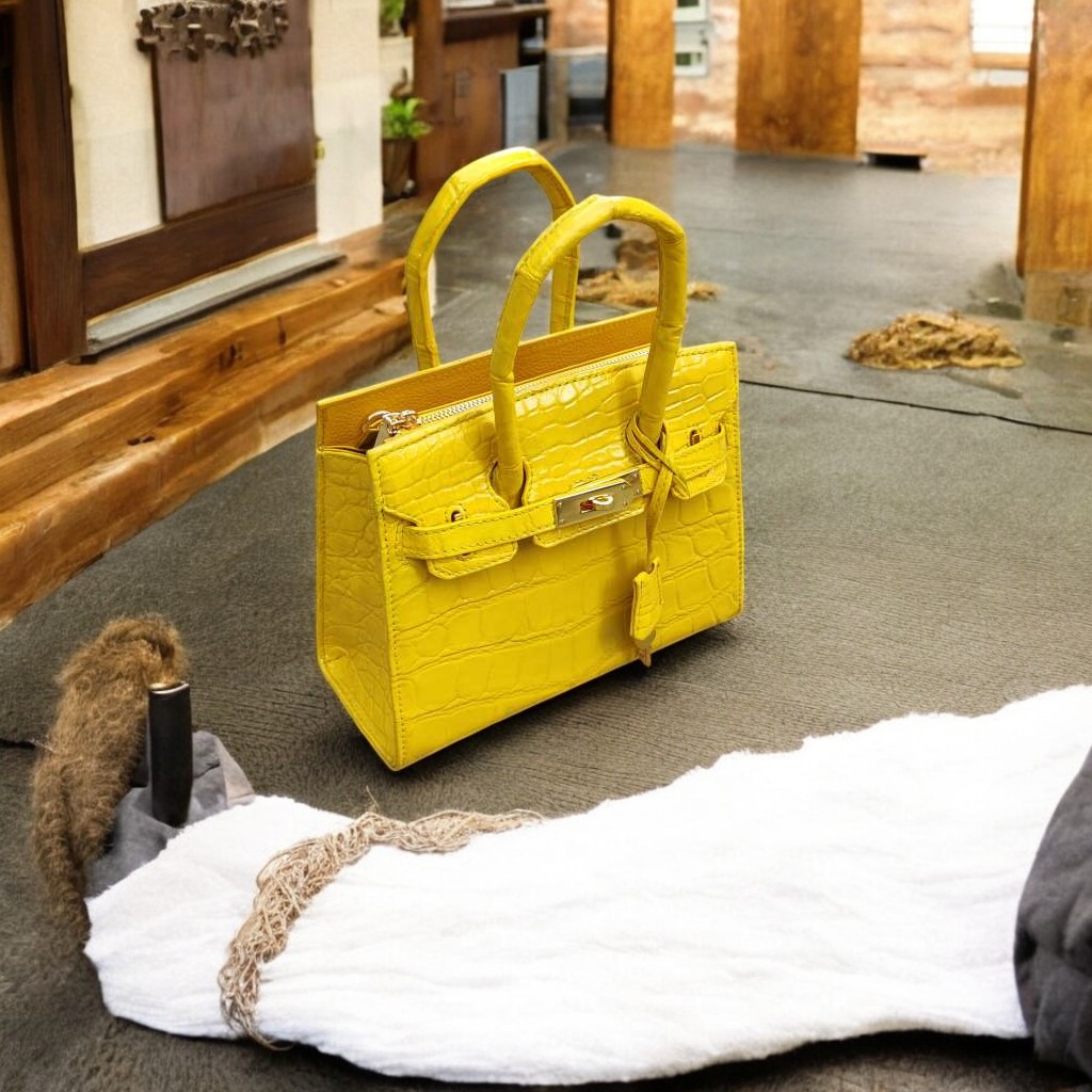 Túi xách nữ cắt may thủ công. Da cá sấu màu vàng đẹp nổi bật!