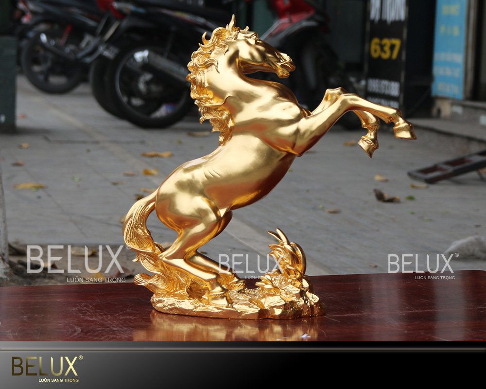 Tượng ngựa chiến dát vàng 9999