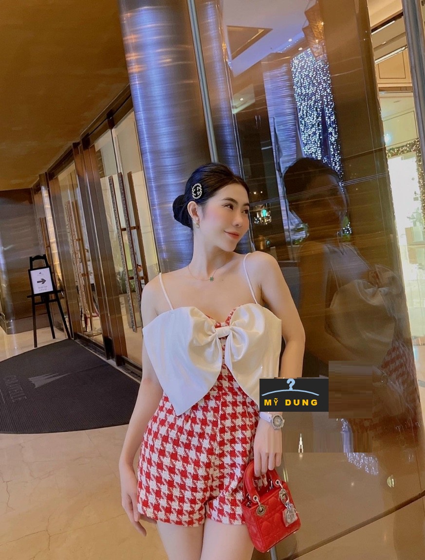 GỌI EM LÀ HOT GRIL KHÔNG SAI- VỚI EM JUM SỌC 2S ĐÍNH NƠ NGỰC- CỰC KỲ HÁCH DÁNG NHÉ CÁC NÀNG, CHÂN DÀI MIÊN MAN LUON Í- HÀNG THIẾT KẾ LOẠI 1, CHUẨN FORM