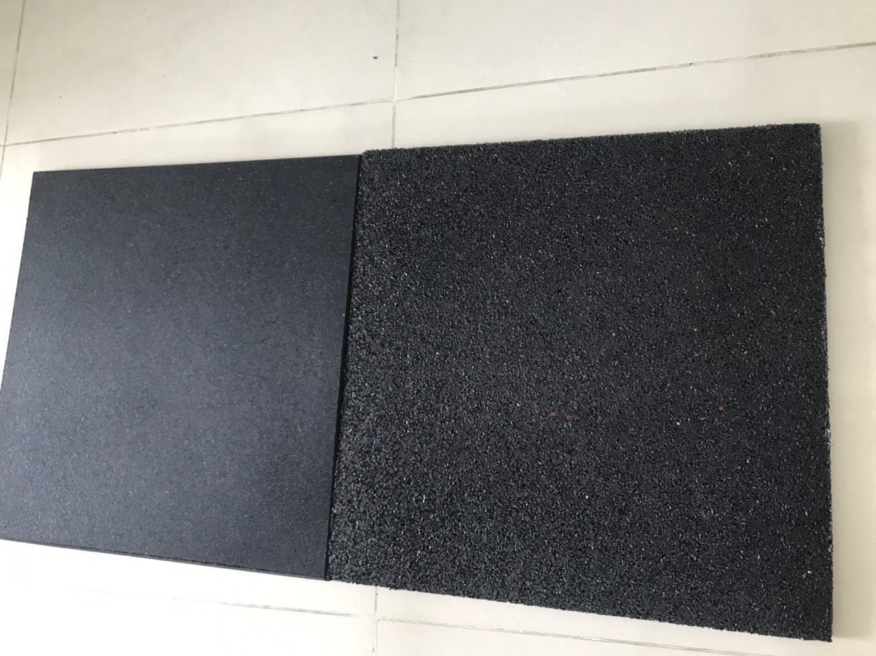 Gạch cao su 500x500x25mm màu Đen - 1m2