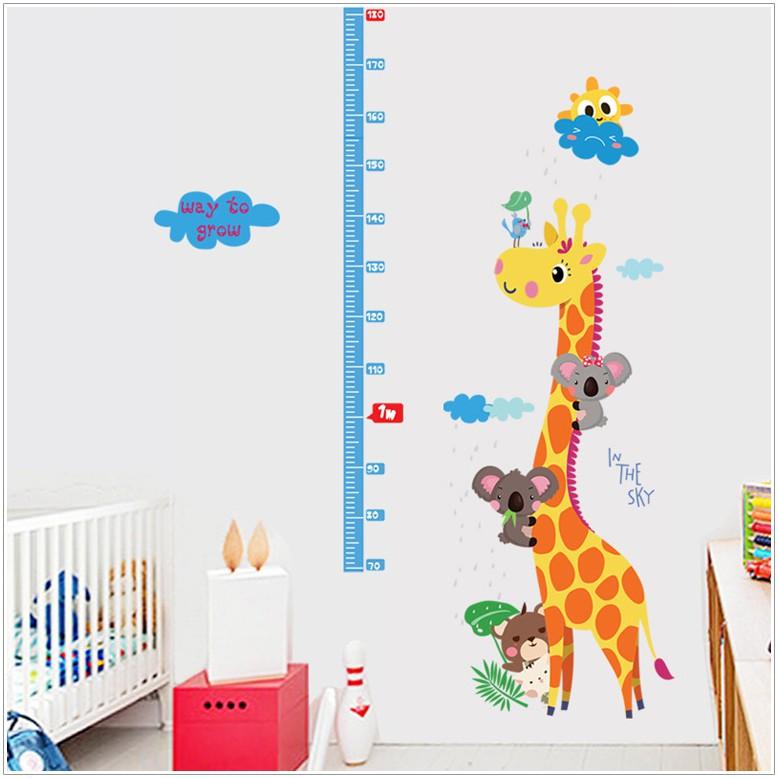 Decal dán tường thước đo hươn cao cổ và chú gấu