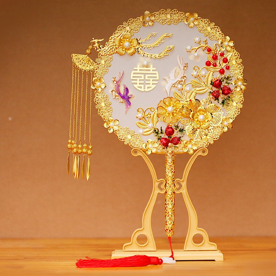 QUẠT HỈ - QUẠT CƯỚI CẦM TAY CÔ DÂU KIM NGỌC MÃN ĐƯỜNG CỔ TRANG KÈM GIÁ ĐỠ VÀ HỘP QUÀ
