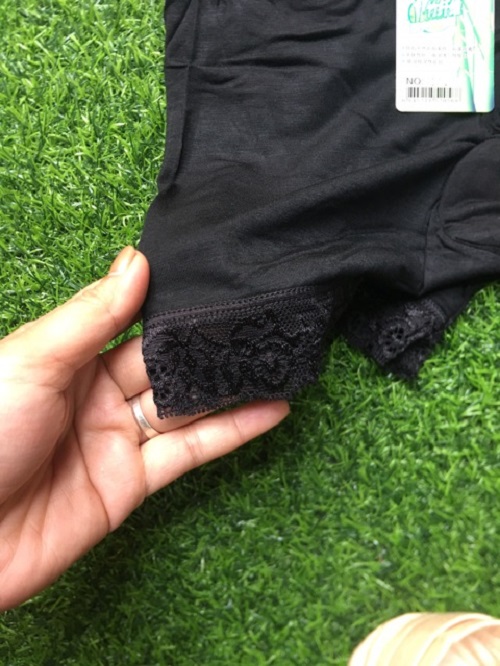 Quần mặc trong váy cotton chân ren