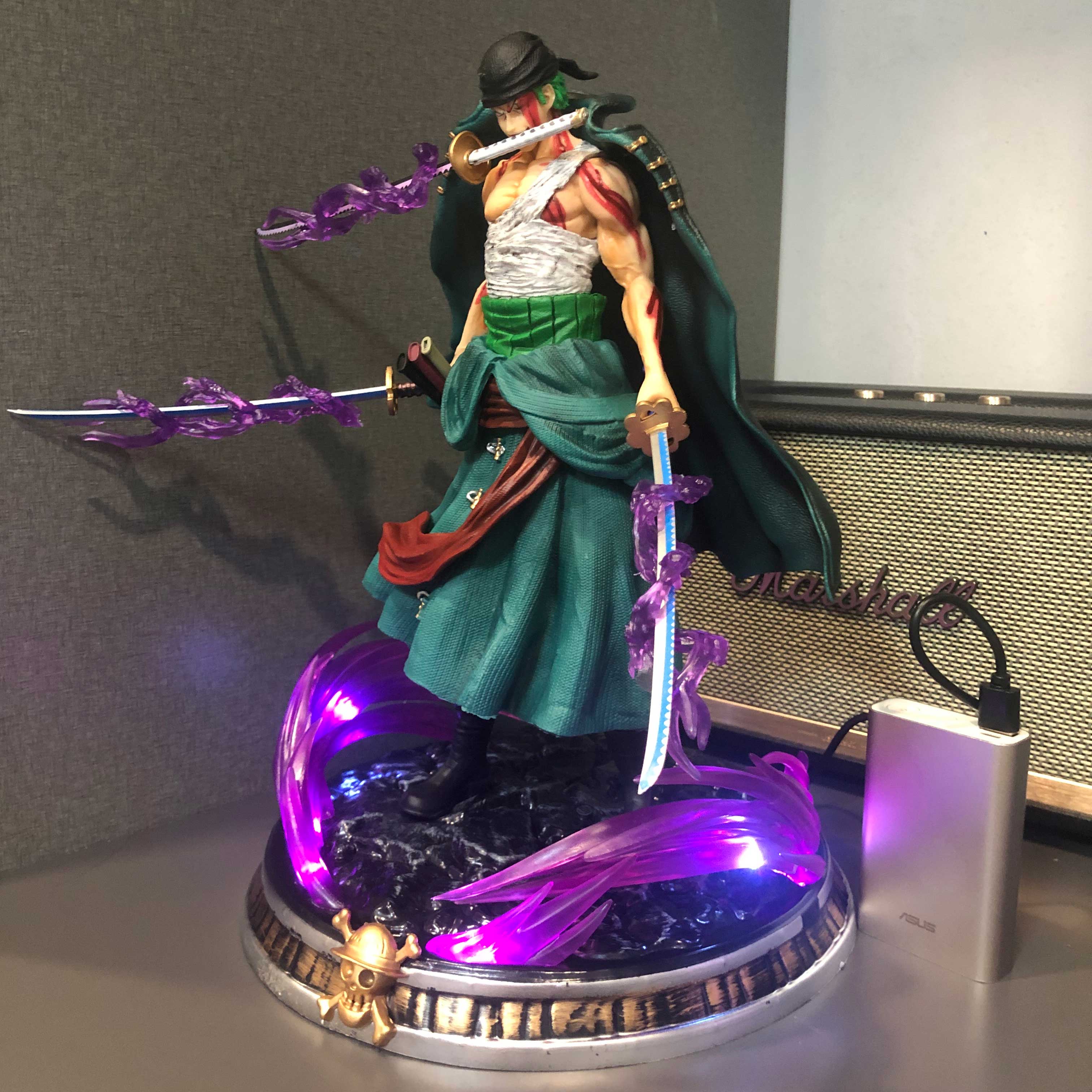Mô hình Zoro đẫm máu 36 có LED cm - One Piece
