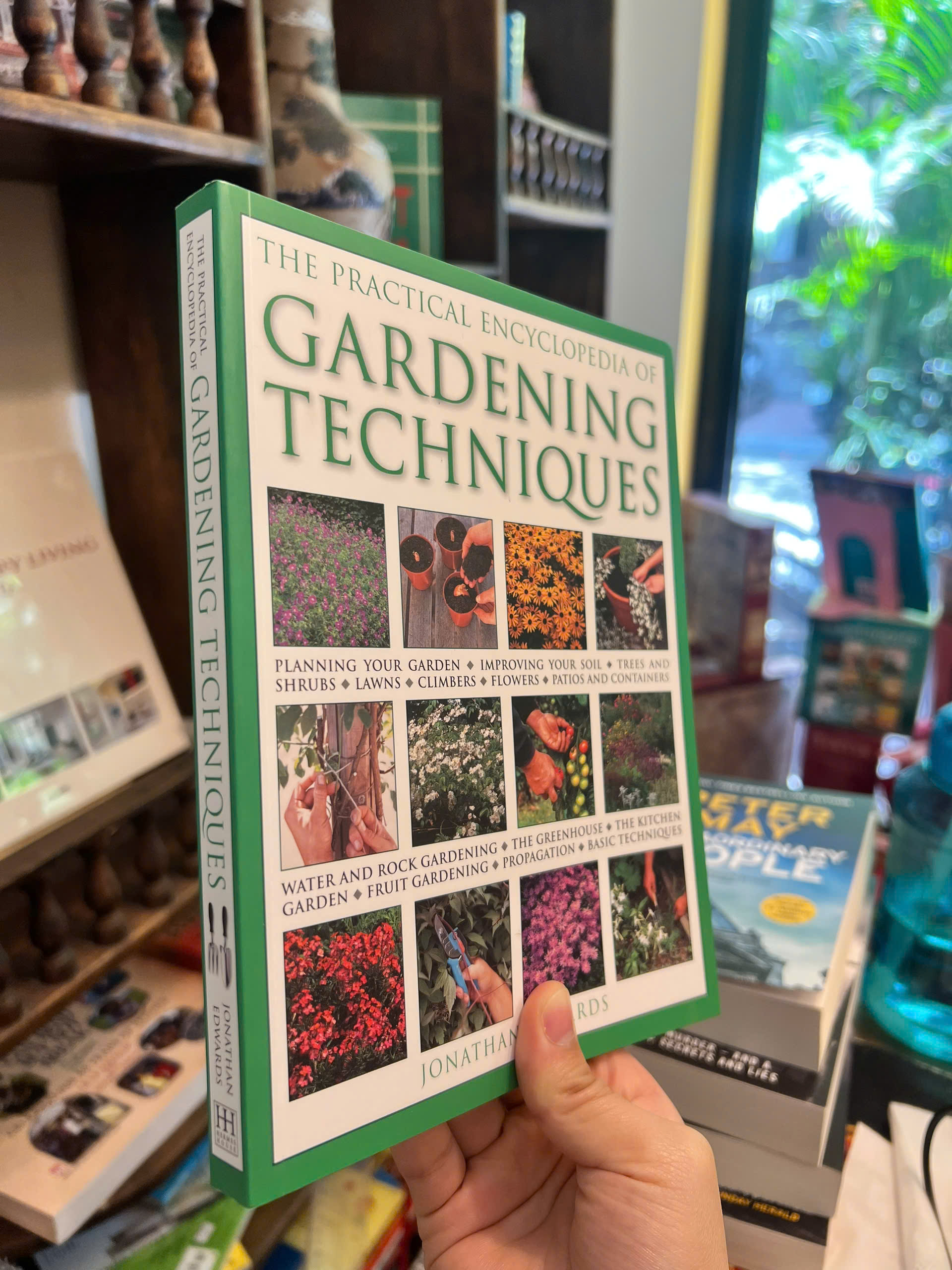 Sách - The Practical Encyclopedia of Gardening Techniques | Ngoại văn Nhập khẩu / Hướng dẫn làm vườn