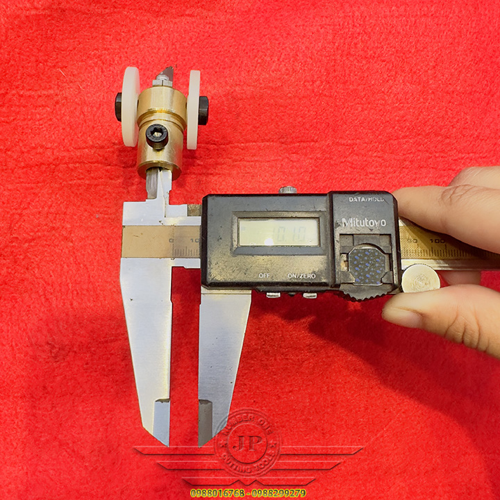 Ụ Đồng Có Bánh Xe Gắn Dao Cắt Kính Quay CNC